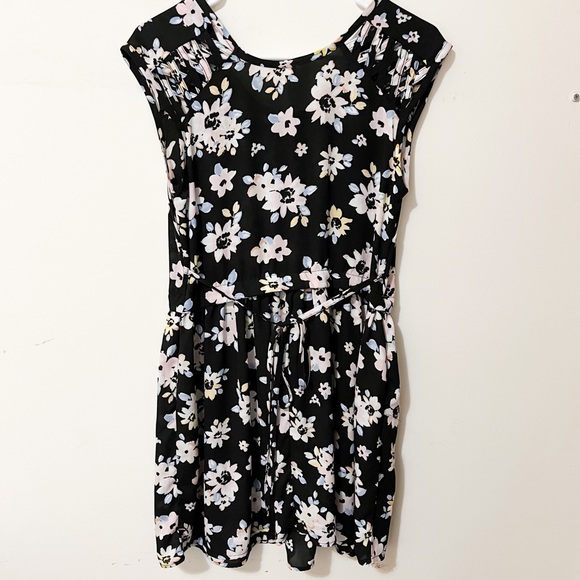 Target Xhilaration floral dress (size small) - Picture 4 of 4